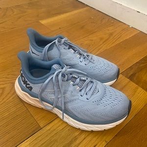 Hoka Women’s Arahi 5